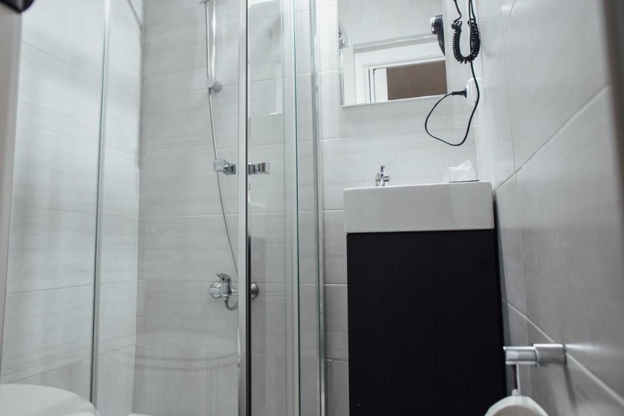 Hostal Ruta De Francia Barcelona Bagian luar foto