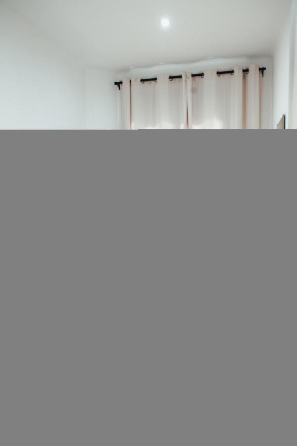 Hostal Ruta De Francia Barcelona Bagian luar foto