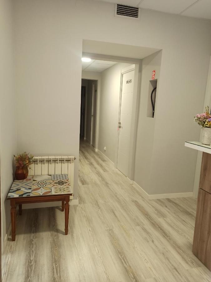 Hostal Ruta De Francia Barcelona Bagian luar foto