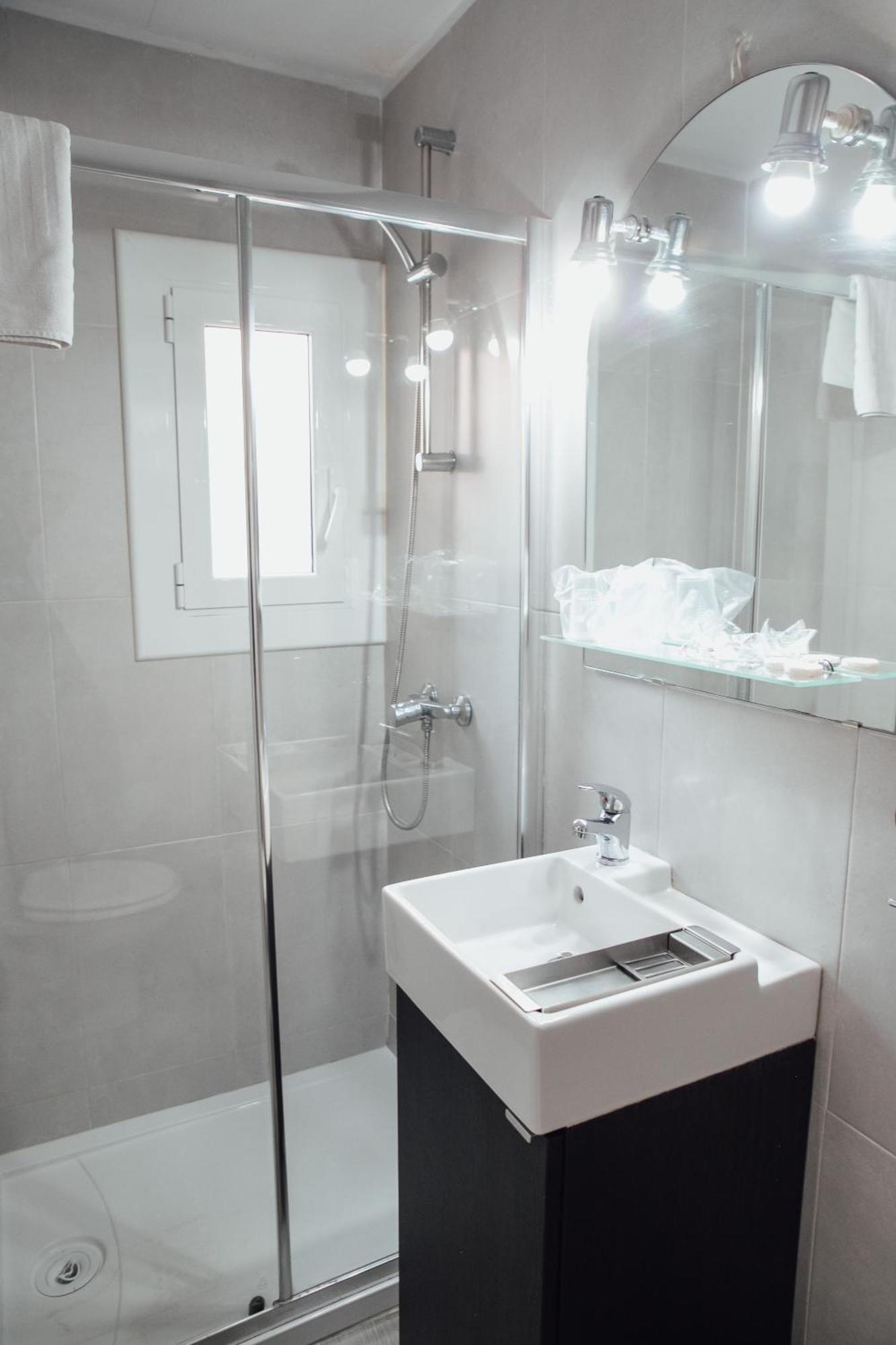 Hostal Ruta De Francia Barcelona Bagian luar foto