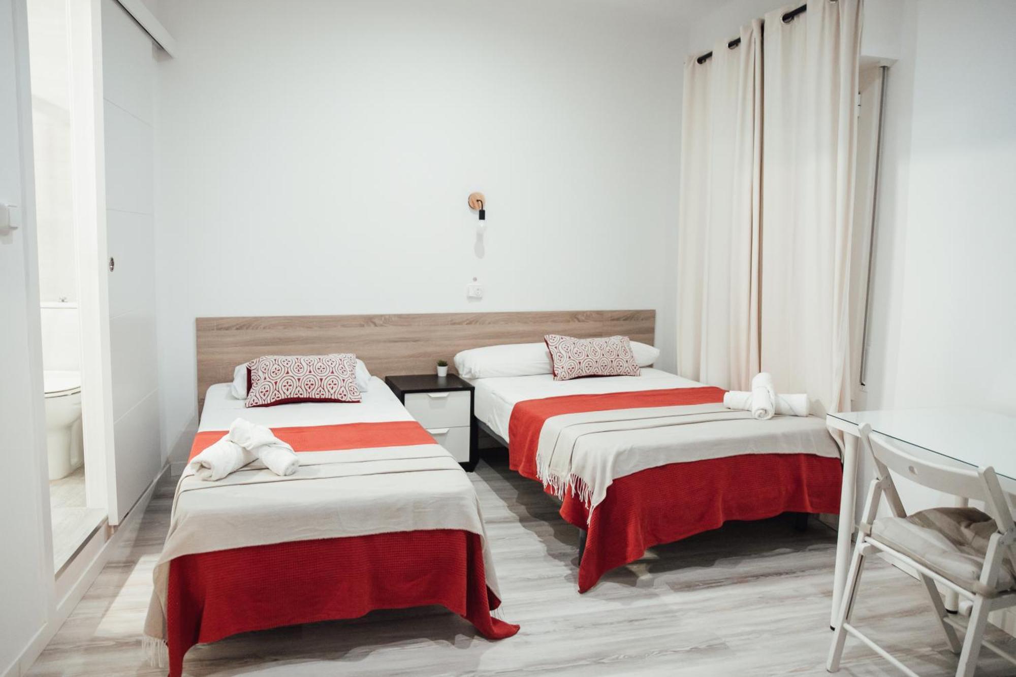 Hostal Ruta De Francia Barcelona Bagian luar foto