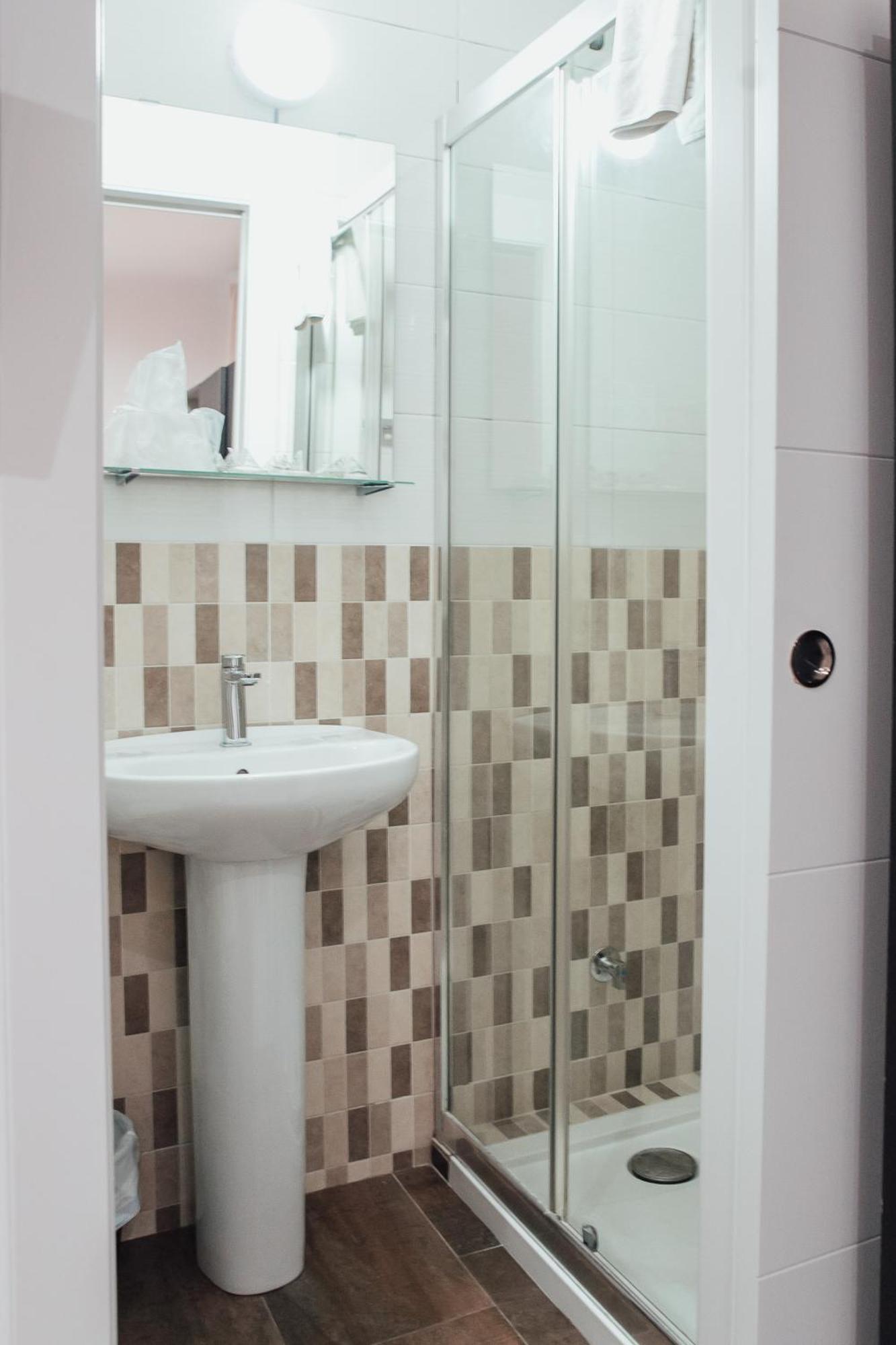 Hostal Ruta De Francia Barcelona Bagian luar foto