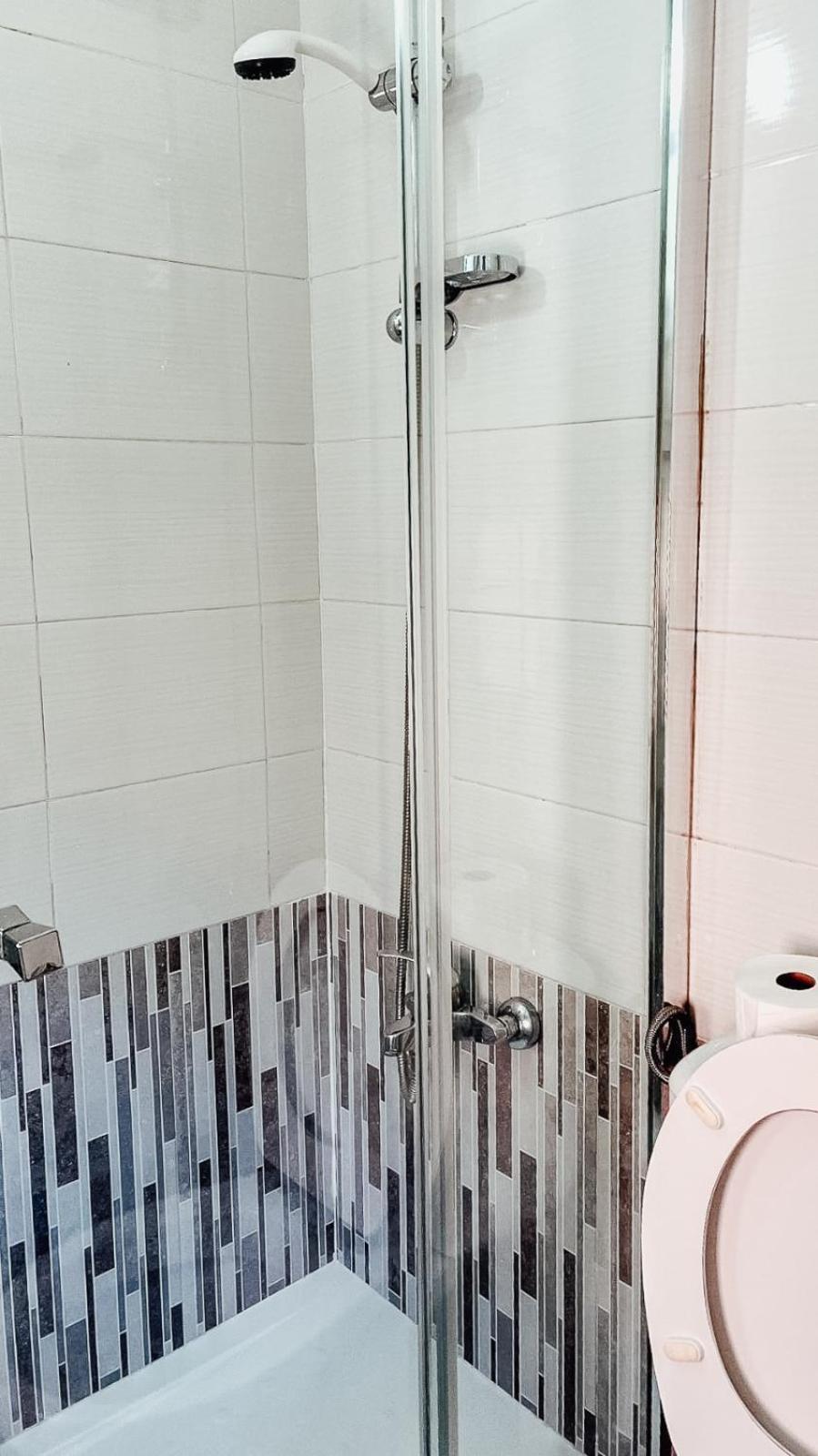Hostal Ruta De Francia Barcelona Bagian luar foto