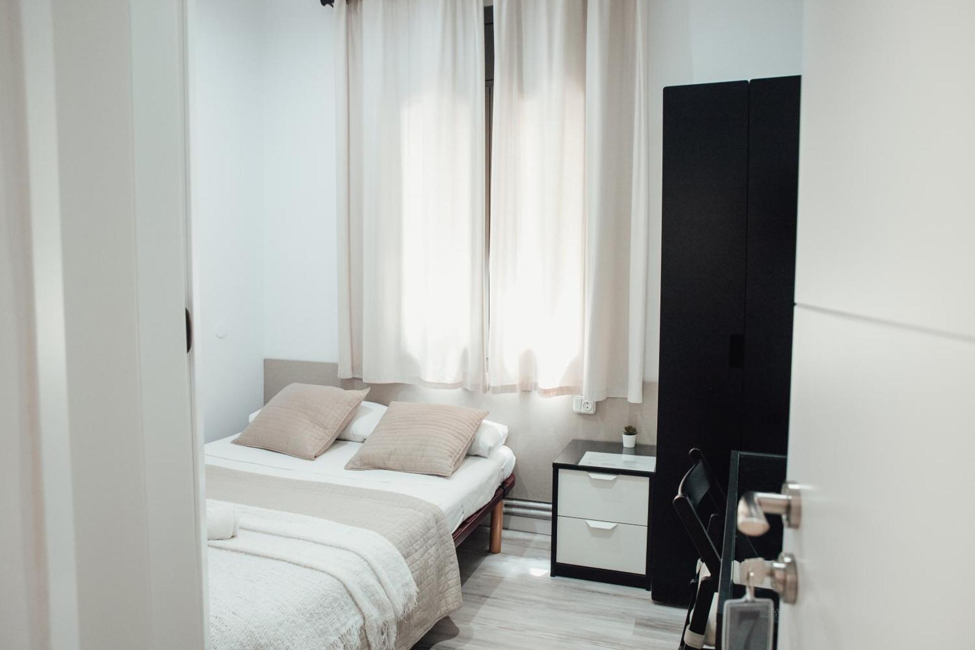 Hostal Ruta De Francia Barcelona Bagian luar foto