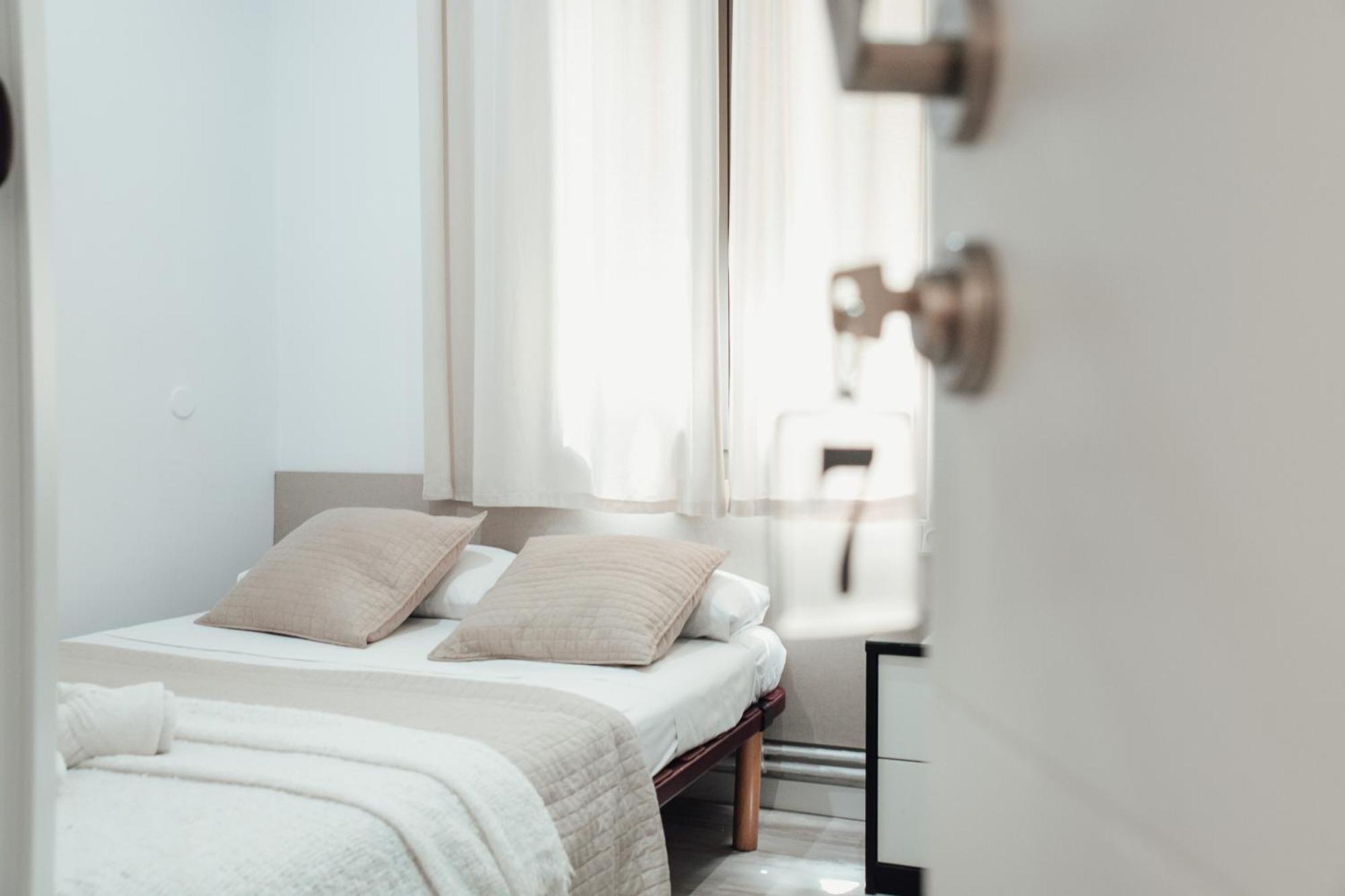 Hostal Ruta De Francia Barcelona Bagian luar foto